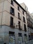 Fachada de edificio antiguo en Madrid en proceso de rehabilitación